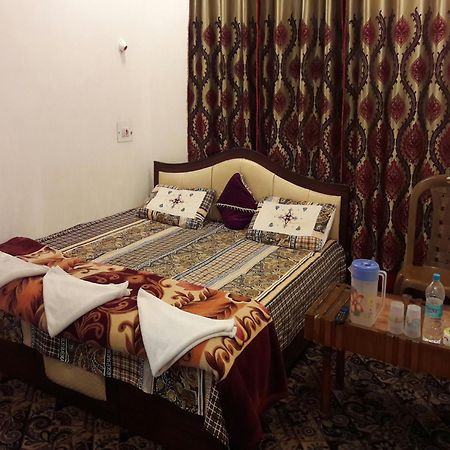Fabulous Kashmir Srinagar Hotel Exterior photo