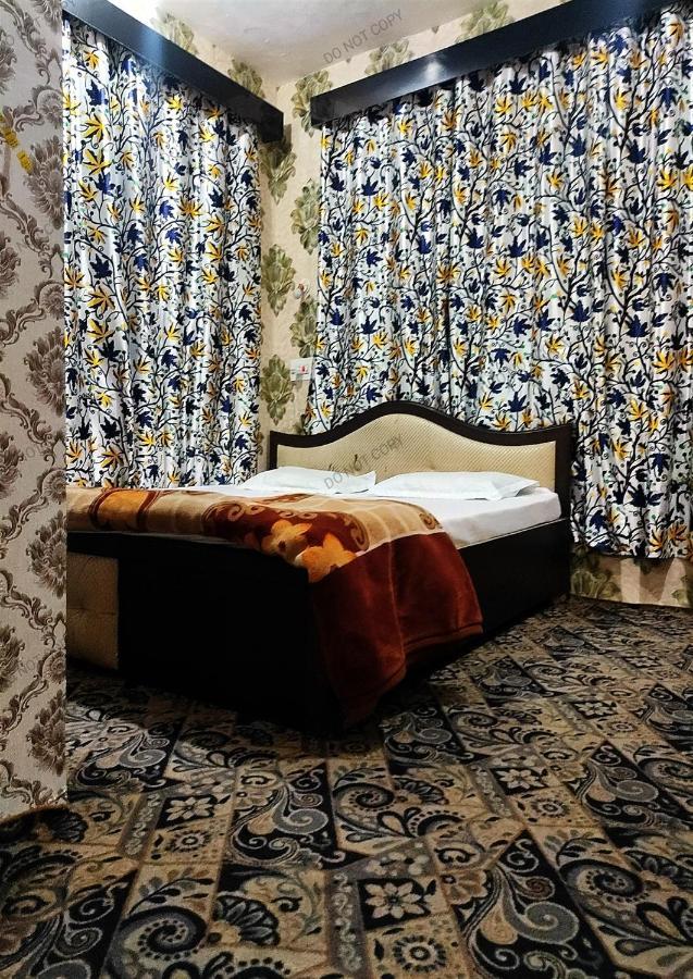 Fabulous Kashmir Srinagar Hotel Exterior photo