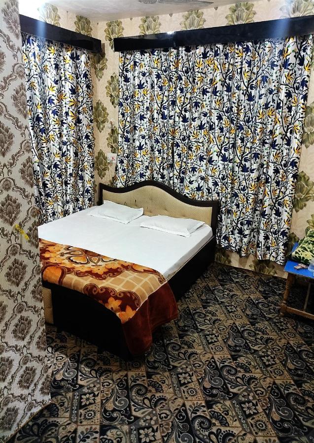 Fabulous Kashmir Srinagar Hotel Exterior photo
