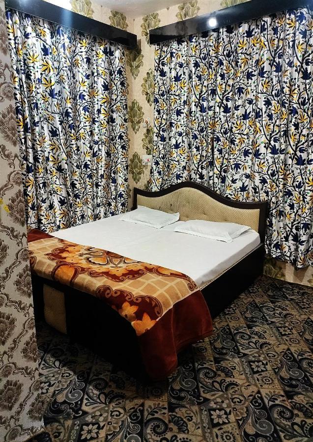 Fabulous Kashmir Srinagar Hotel Exterior photo