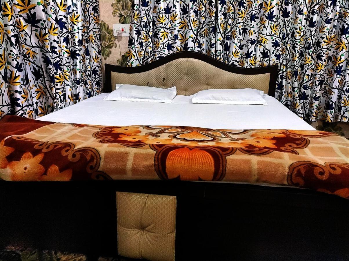 Fabulous Kashmir Srinagar Hotel Exterior photo