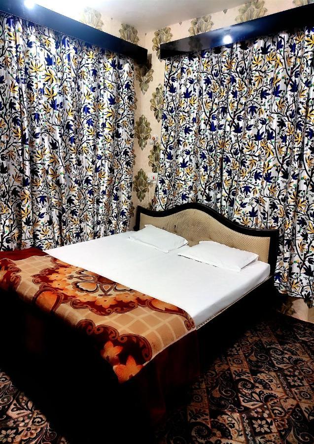 Fabulous Kashmir Srinagar Hotel Exterior photo