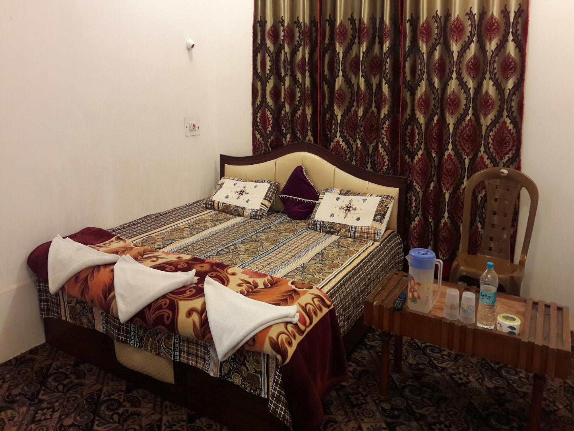 Fabulous Kashmir Srinagar Hotel Exterior photo